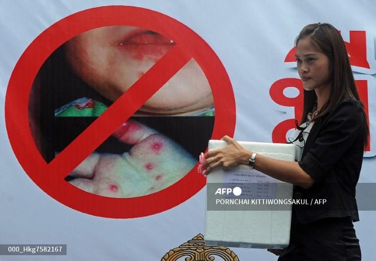 penyakit-tangan-kaki-dan-mulut-hmfd-di-kementerian-pendidikan-di-bangkok-pada-20-juli-2012.jpg