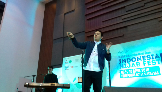 penyanyi-tulus-tampil-menghibur_20160408_234126.jpg