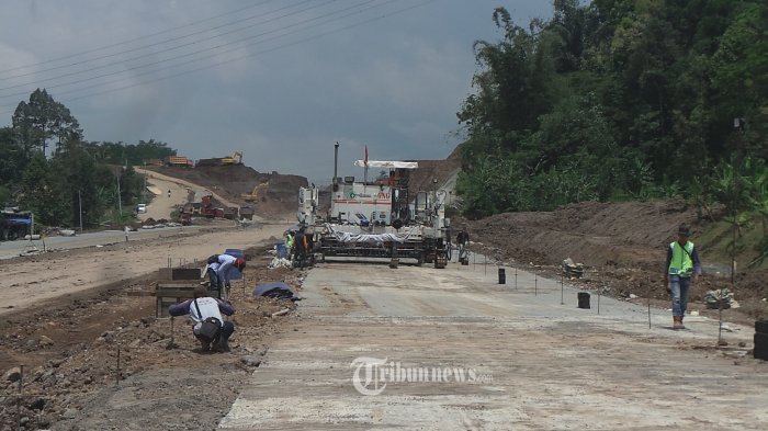 penyelesaian-ruas-jalan-tol-bawen-salatiga_20170408_065839.jpg