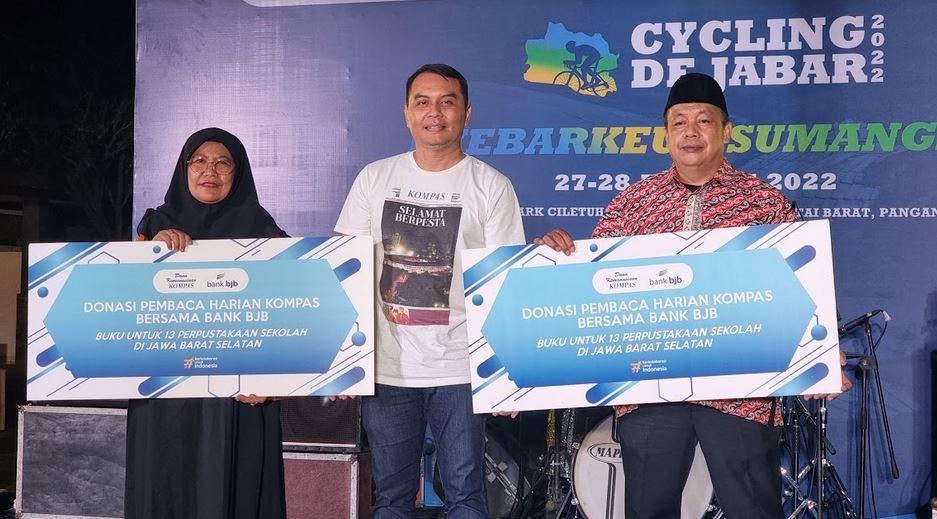 penyerahan-bantuan-donasi-dana-kemanusiaan-kompas.jpg