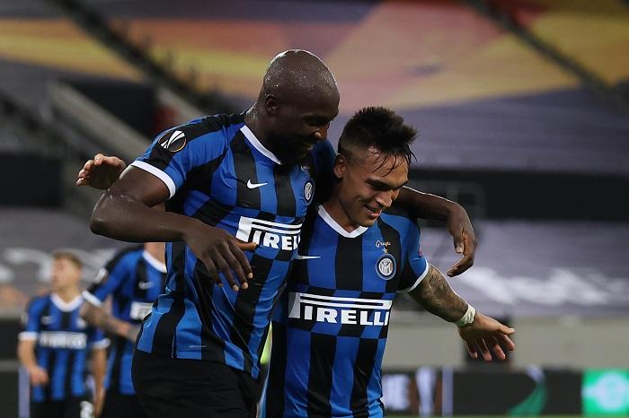 penyerang-belgia-inter-milan-romelu-lukaku-merayakan-gol-4-0-bersama-rekan-setimnya.jpg