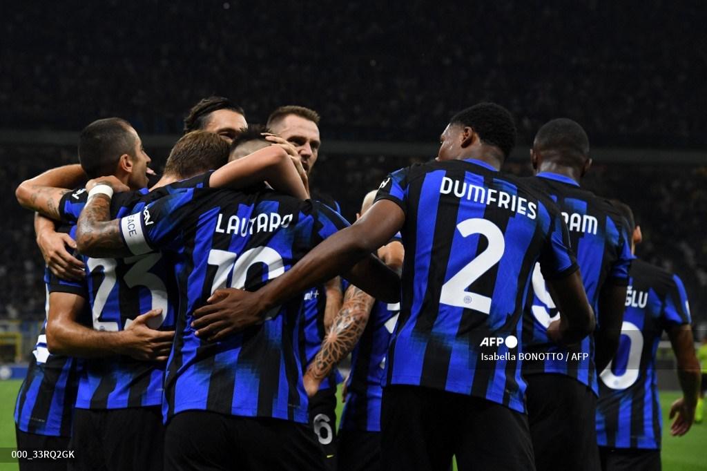 penyerang-inter-milan-10-lautaro-martinez-merayakan-bersama-rekan-satu-tim.jpg