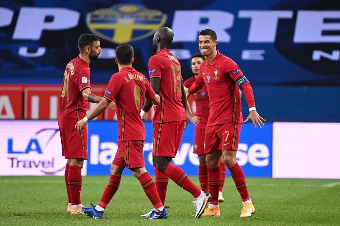 penyerang-portugal-cristiano-ronaldo-kanan-merayakan-gol-pembuka-selecao.jpg