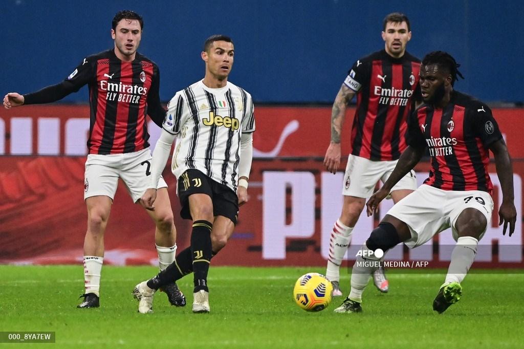 penyerang-portugal-juventus-cristiano-ronaldo-menantang-bek-italia-ac-milan-davide-calabria.jpg
