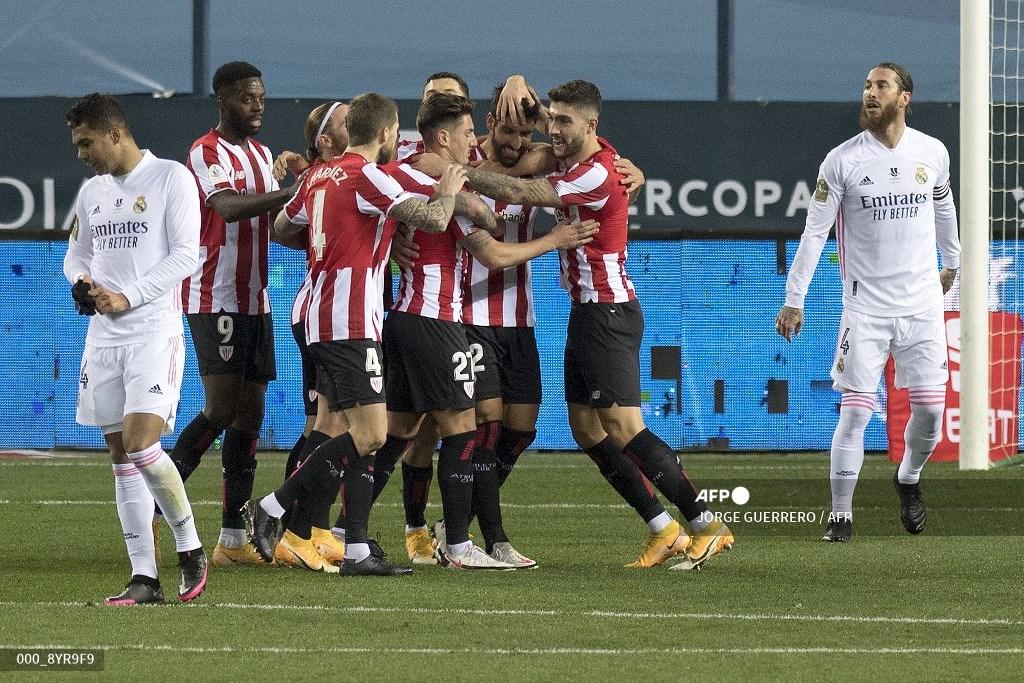 penyerang-spanyol-athletic-bilbao-raul-garcia-3r-merayakan-bersama-rekan-satu-timnya.jpg