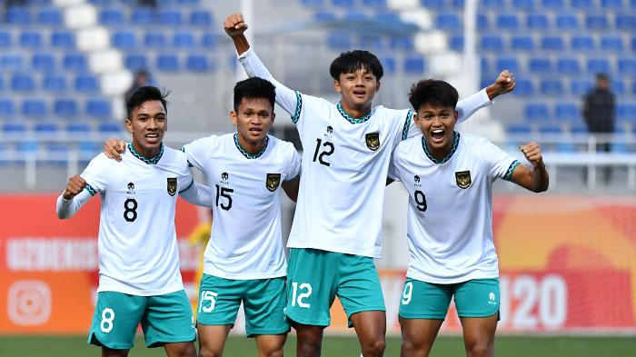 penyerang-timnas-u20-indonesia-hokky-caraka-merayakan-golnya-bersama-skuad-garuda-nusantara.jpg