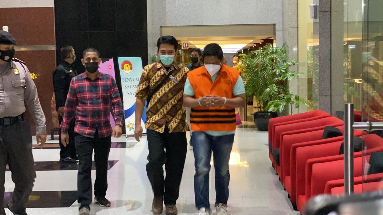 penyidik-kpk-meras-t.jpg
