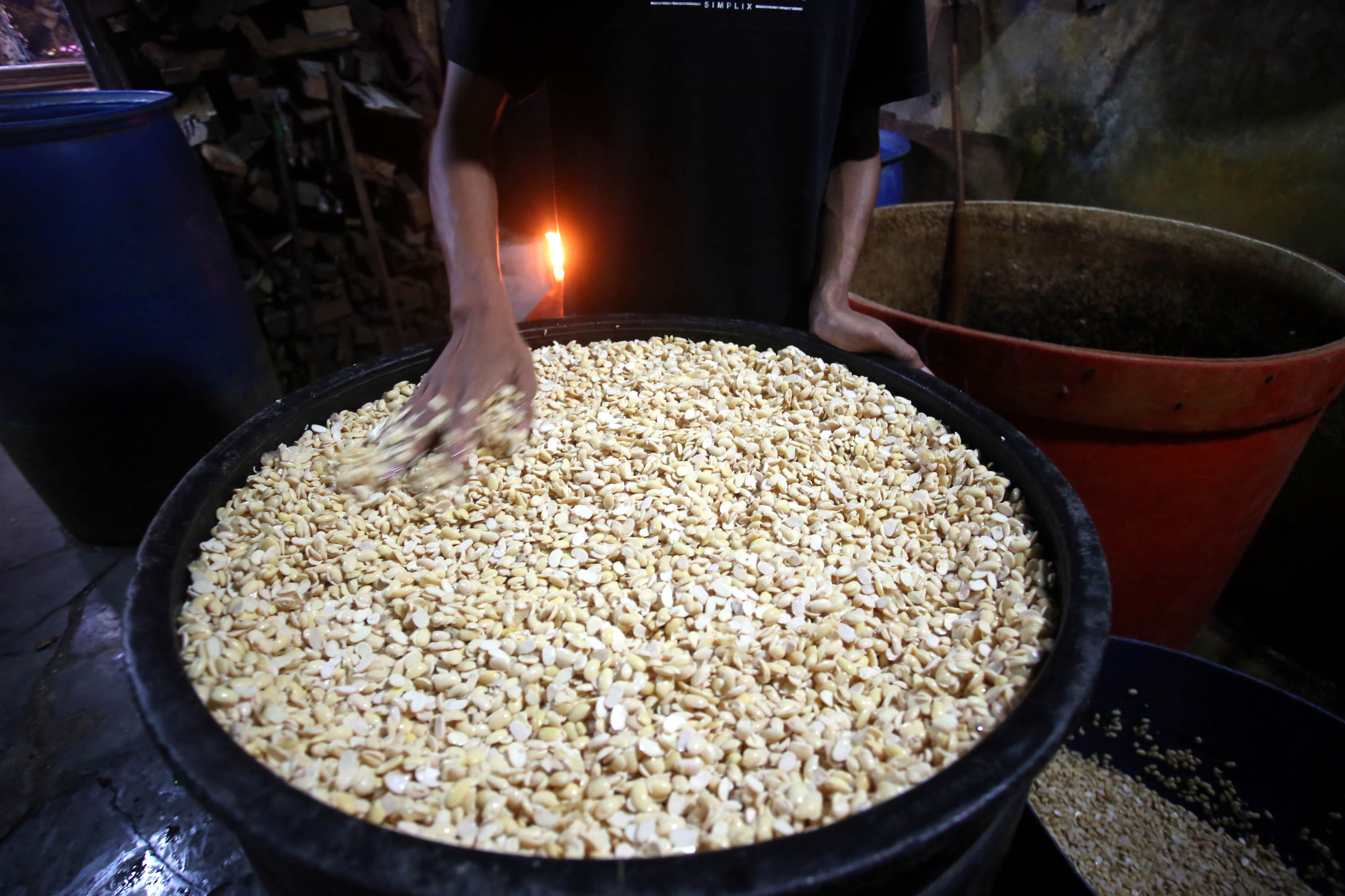 perajin-tempe-di-jakarta-hentikan-produksi_20210103_200018.jpg