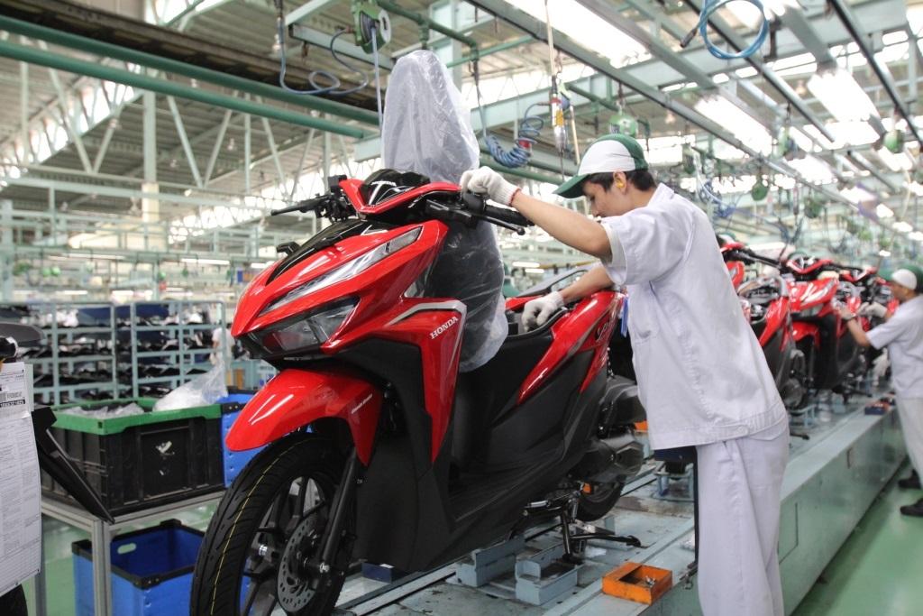 perakitan-skutik-honda-vario.jpg