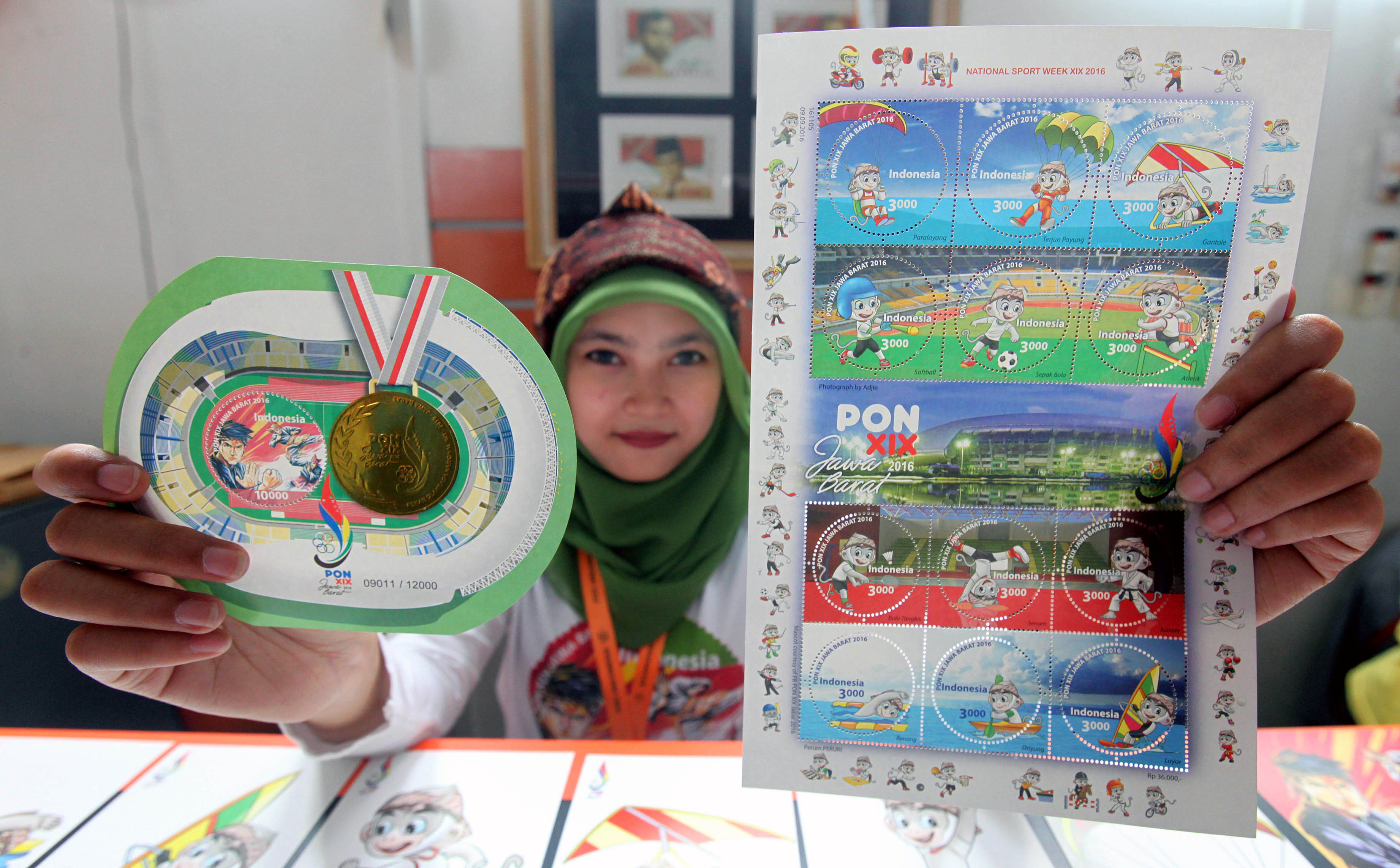 perangko-seri-pon-xix-jabar-diluncurkan-di-bandung_20160910_165259.jpg