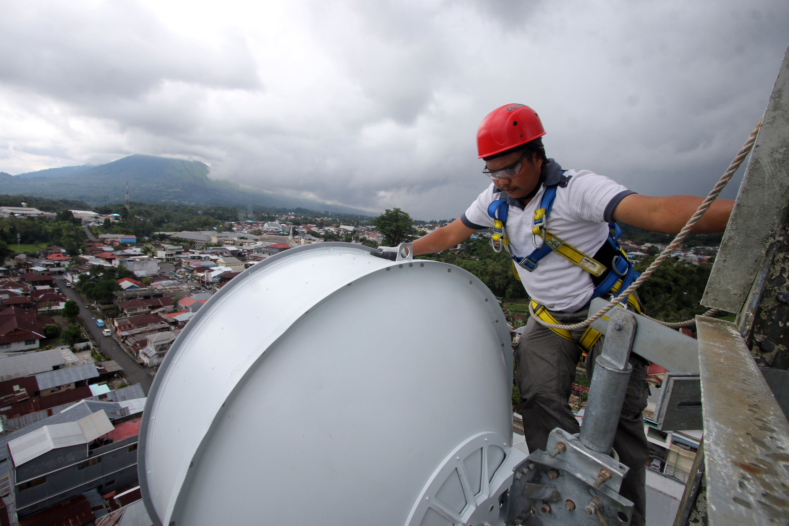 perawatan-bts-4g-xl-di-sulut_20171005_185611.jpg
