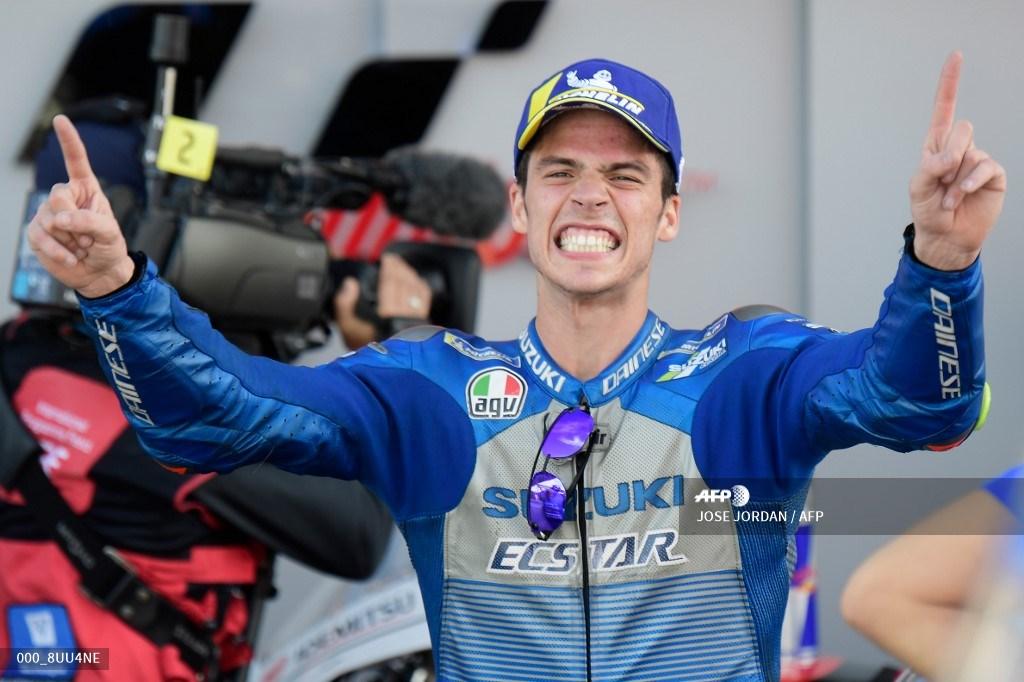 perayaan-joan-mir-usai-raih-kemenangan-di-motogp-eropa-2020.jpg