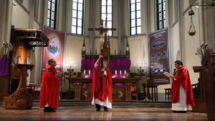 perayaan-misa-online-jumat-agung-di-gereja-katedral-jakarta.jpg