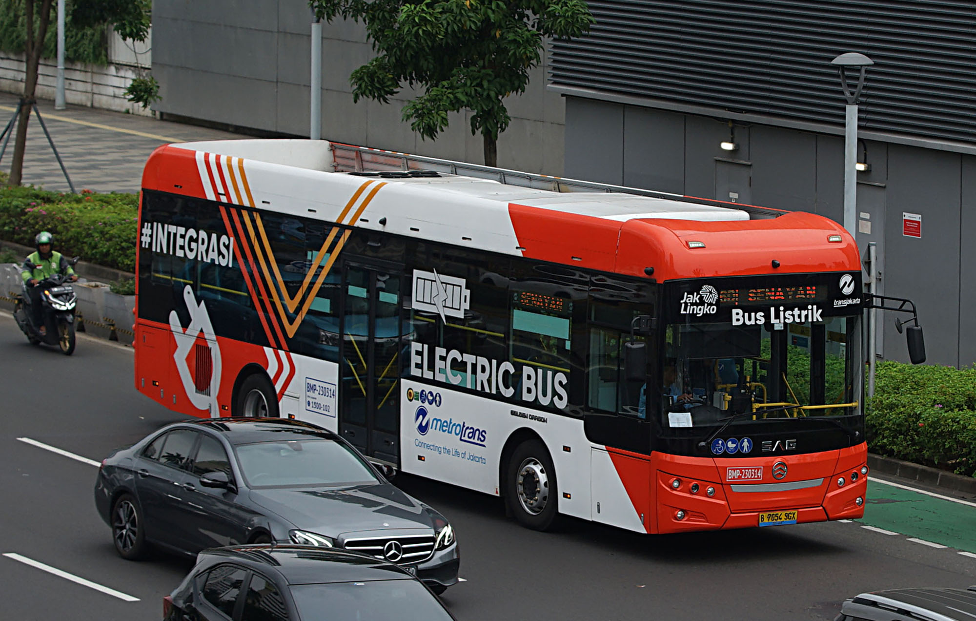 percepatan-pengembangan-transportasi-umum-berbasis-listrik_20240514_173235.jpg