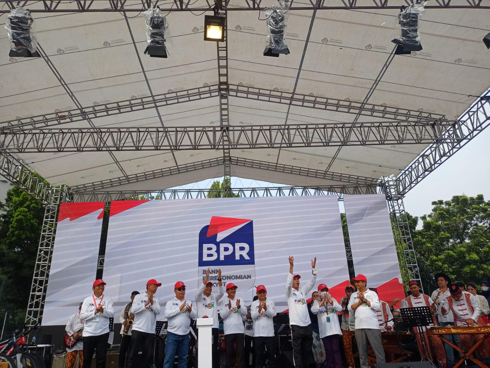 'Ganti Baju' Jadi Bank Perekonomian Rakyat, Aset BPR Capai Rp202,46 Triliun