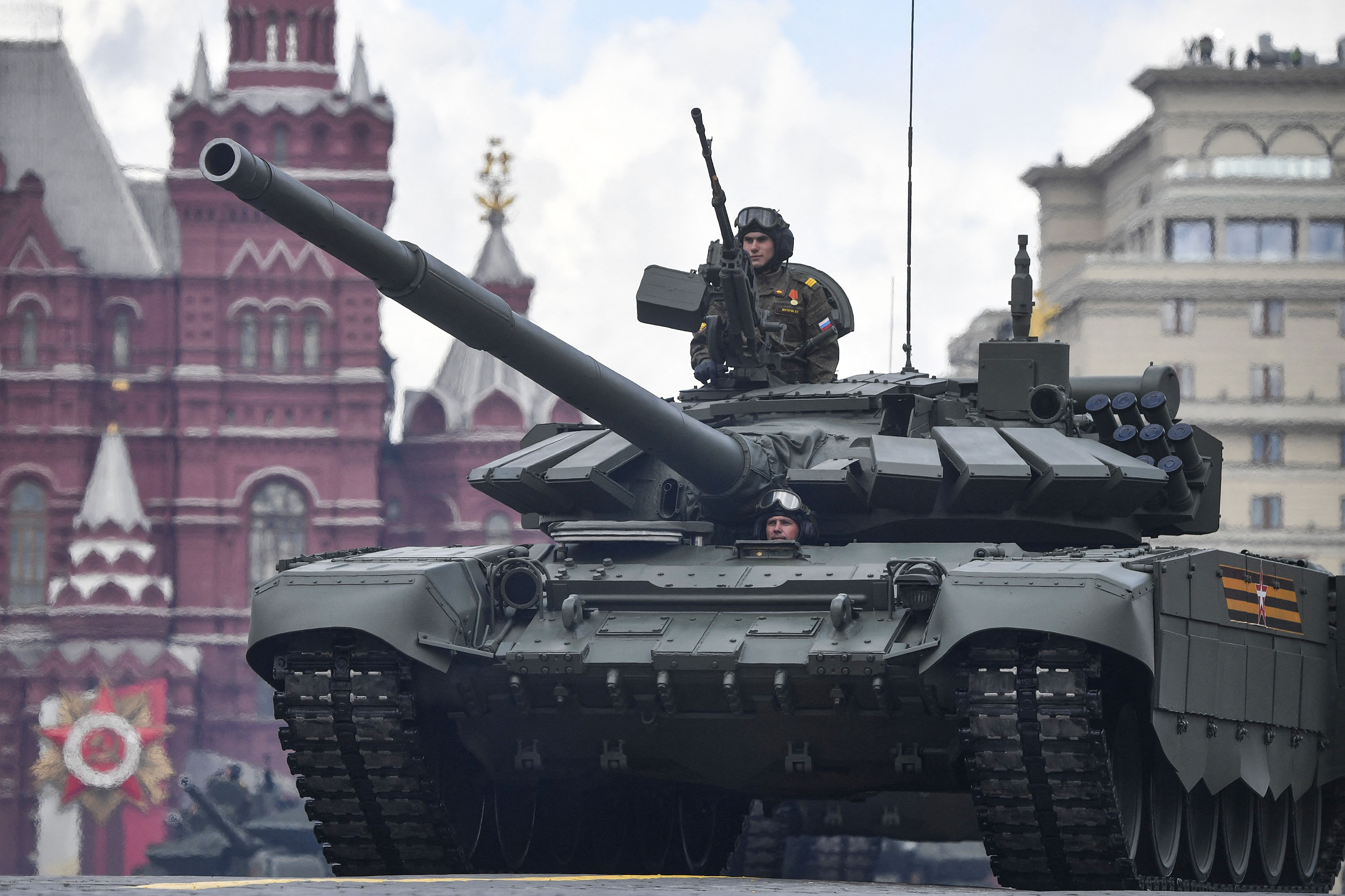 Berita Foto : Melihat Parade Peringatan Hari Kemenangan Rusia