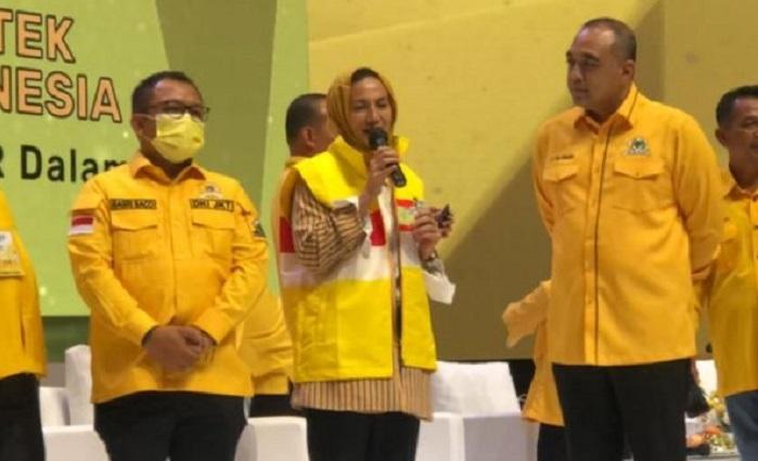 perkenalan-wanda-hamidah-sebagai-kader-partai-golkar.jpg
