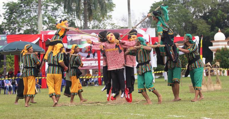 permainan-obah-owah-di-festival-olahraga-tradisional-ke-13-tahun-2018_20180708_235813.jpg