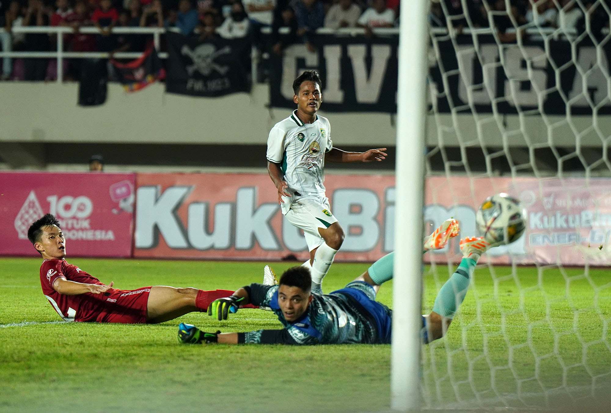 persebaya-libas-persis-solo-4-3_20230625_160338.jpg