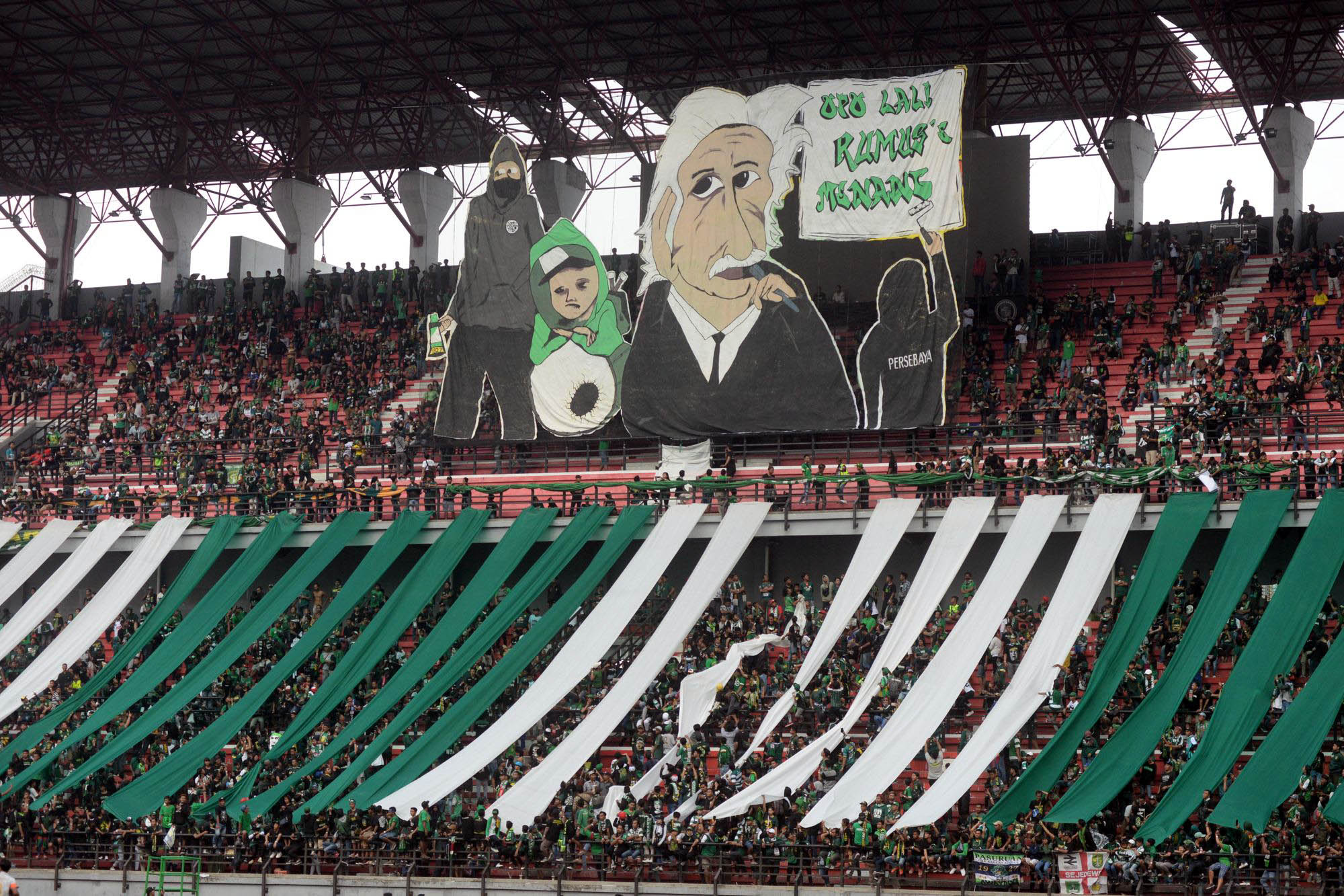 persebaya-surabaya-dikalahkan-di-kandang-bonek-mengamuk_20191029_225030.jpg