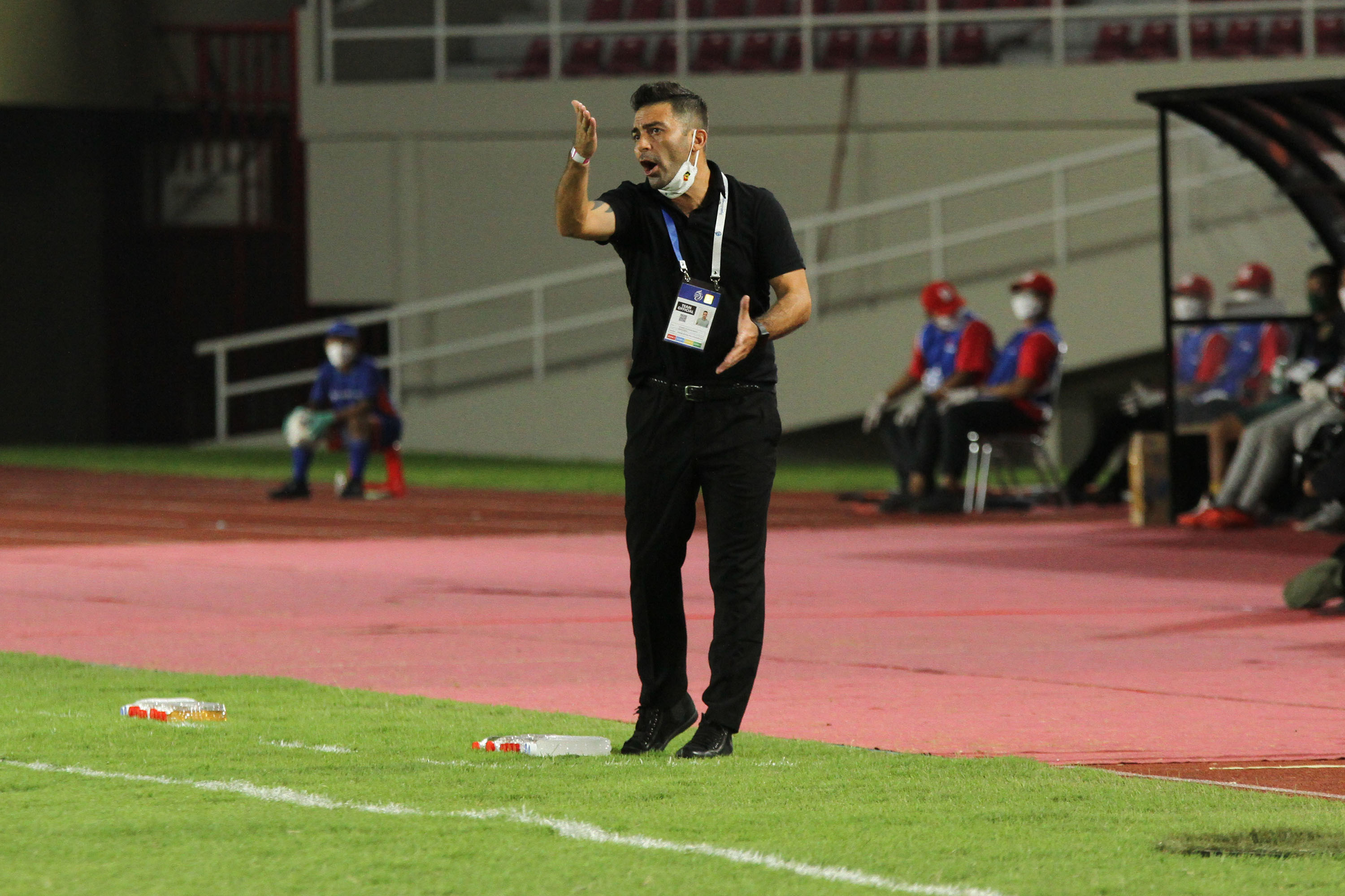 persebaya-surabaya-ditahan-imbang-persik-kediri_20211128_231124.jpg