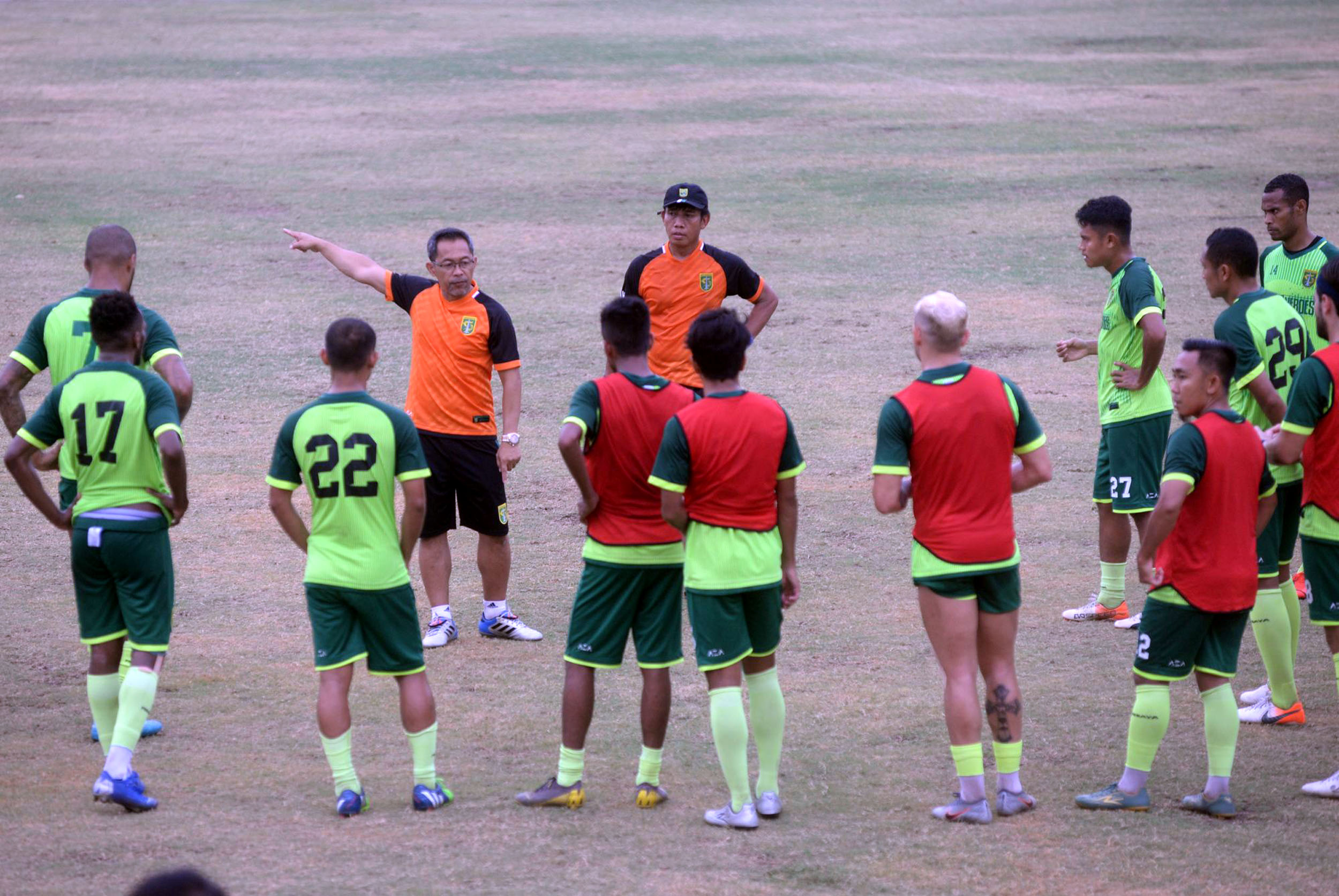 persebaya-surabaya-gelar-latihan-jelang-lawan-psm-makassar_20191102_001439.jpg