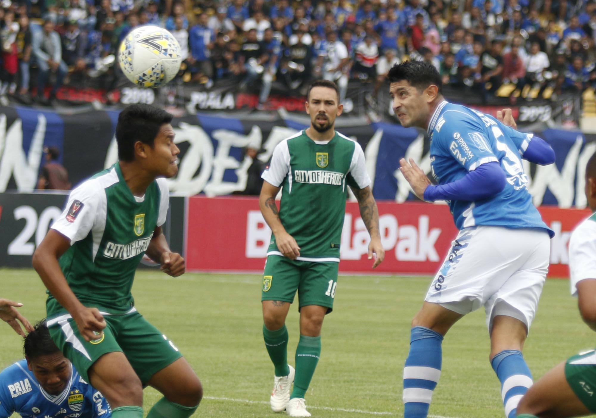 persebaya-surabaya-kalahkan-persib-bandung-di-jalak-harupat_20190307_194437.jpg