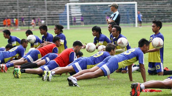 Persegres Gresik United vs Persija Jakarta: Persegres Senam di Latihan Perdana