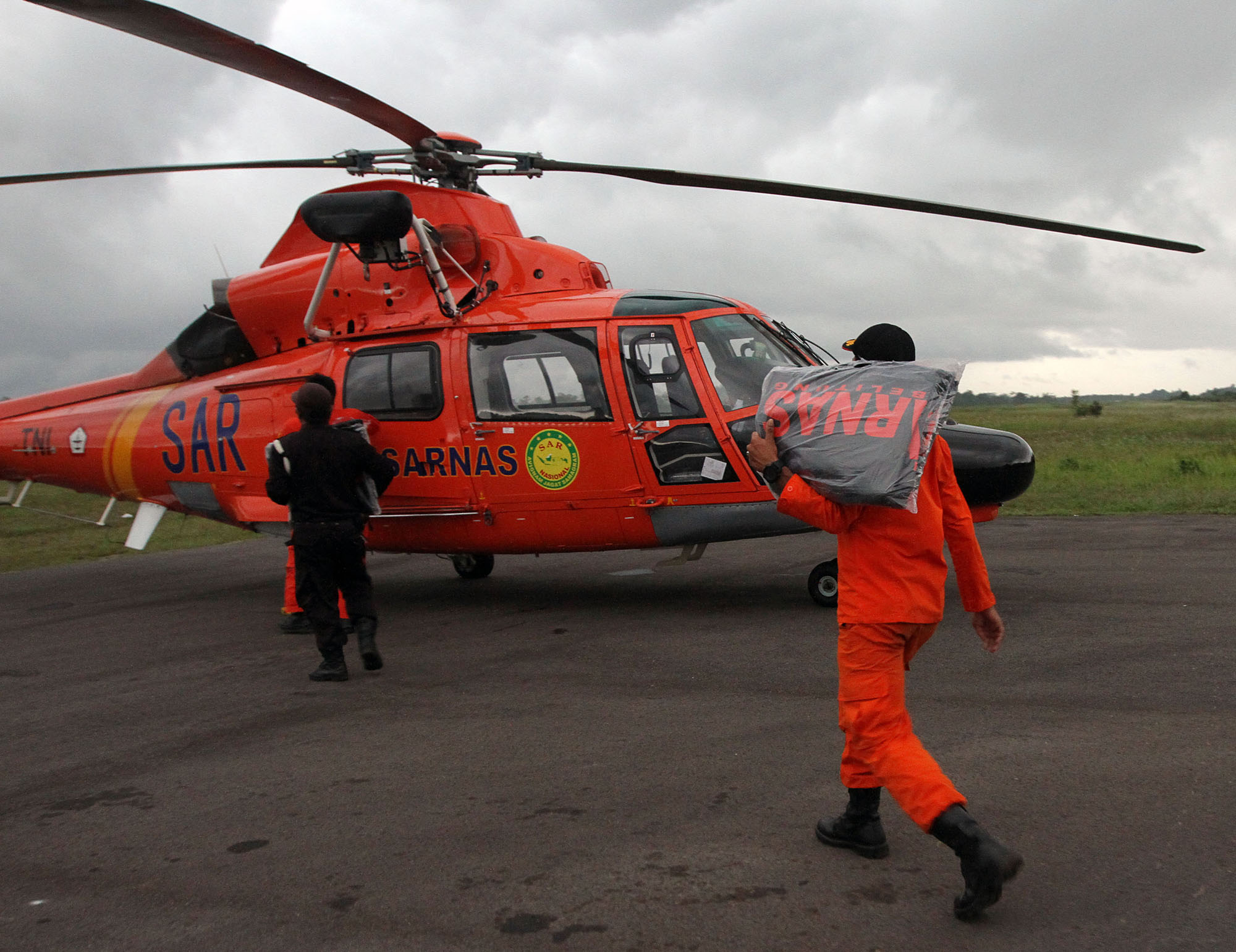persiapan-evakuasi-korban-airasia_20141231_102724.jpg