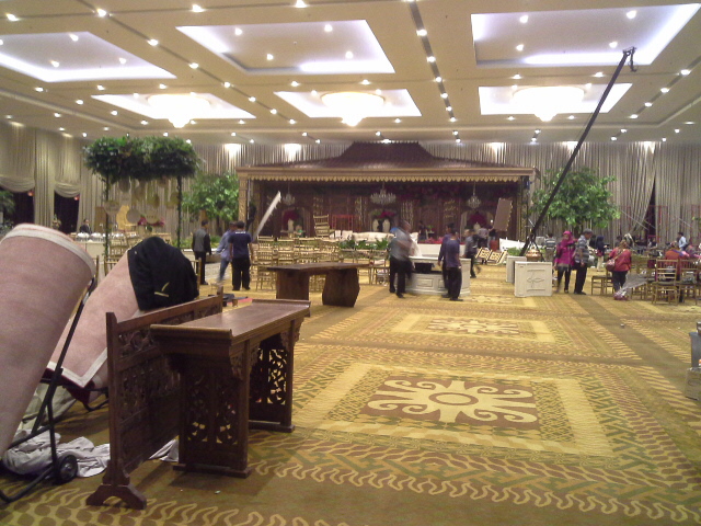 persiapan-tempat-resepsi-pernikahan-nindy-dan-vino-sabtu-292017_20170902_181616.jpg