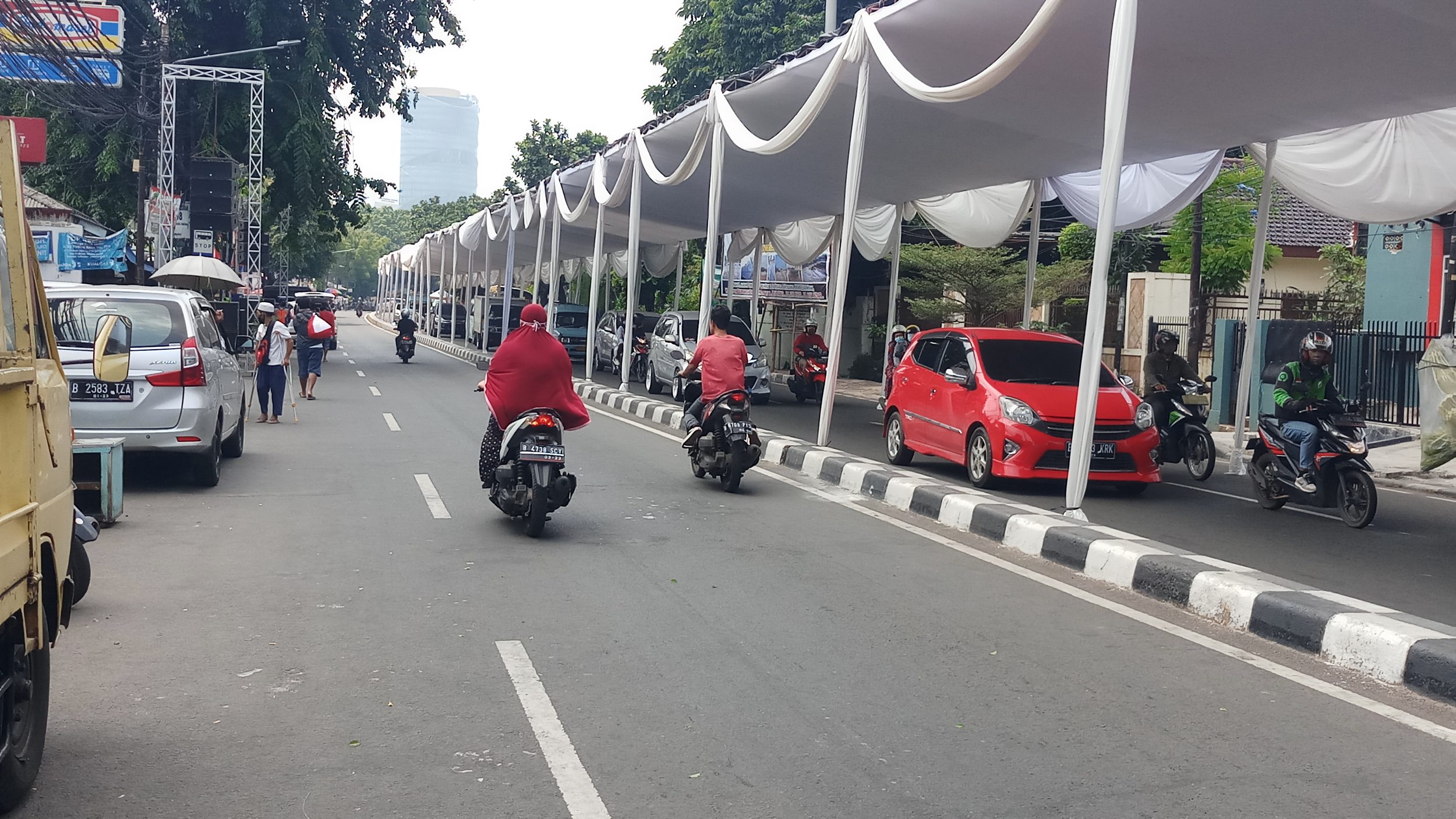 persiapan-tenda-maulid-dan-akad-nikah-anak-habib-rizieq-shibab_20201114_151552.jpg