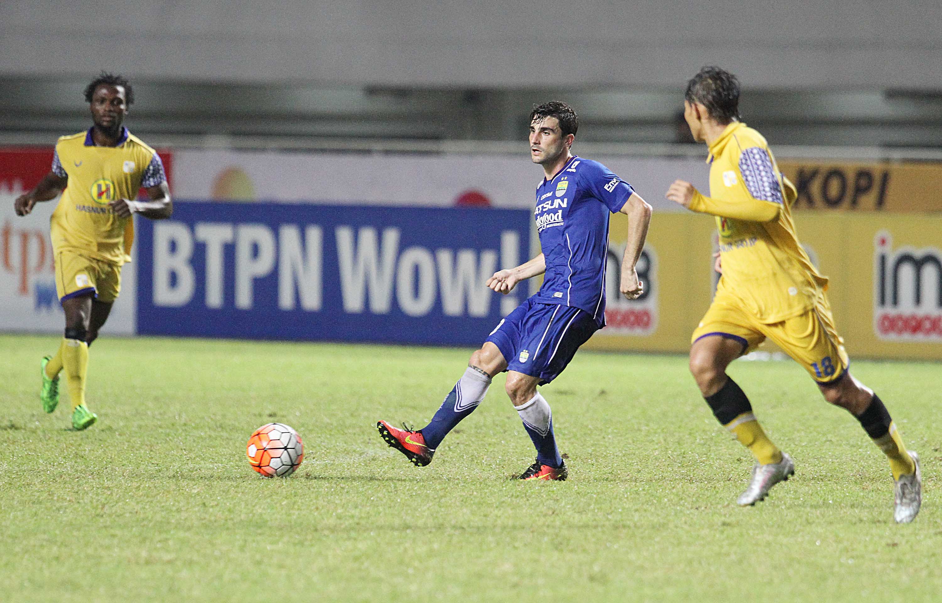 persib-bandung-gulung-barito-putera_20160815_235911.jpg