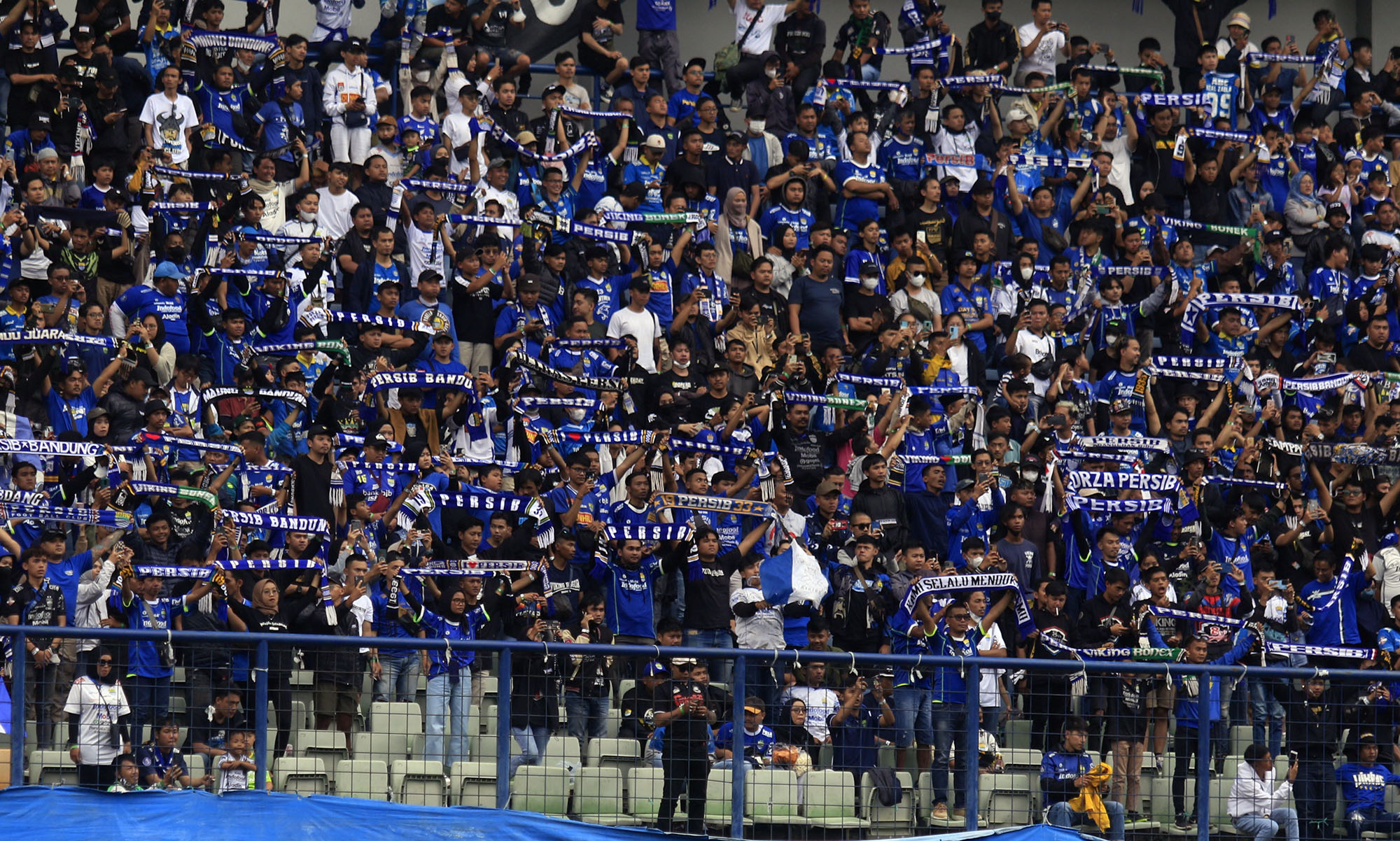 persib-bandung-kalahkan-pss-sleman-dengan-skor-2-0_20230206_122821.jpg