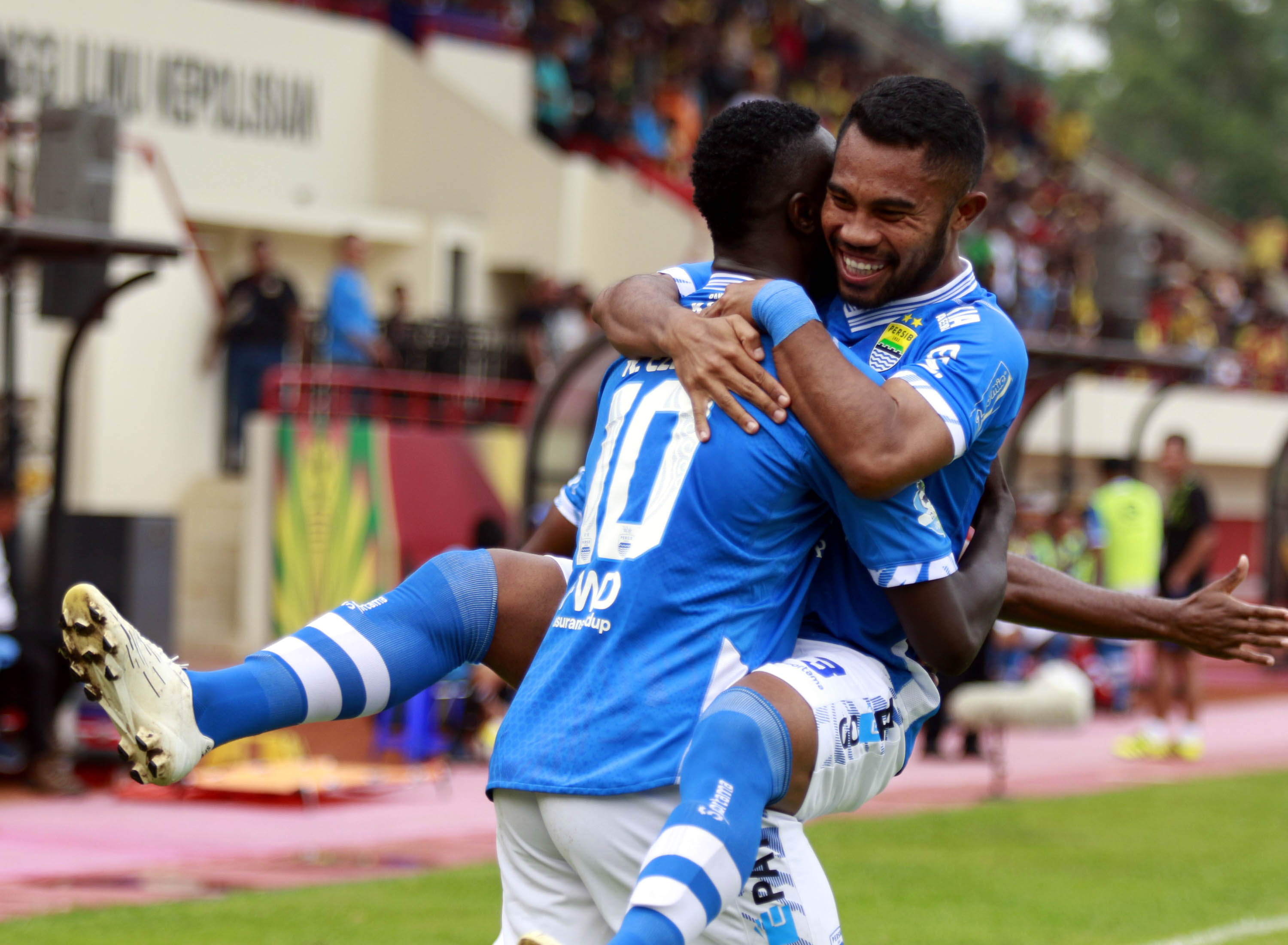persib-bandung-kandaskan-tuan-rumah-bhayangkara-fc_20181103_224907.jpg