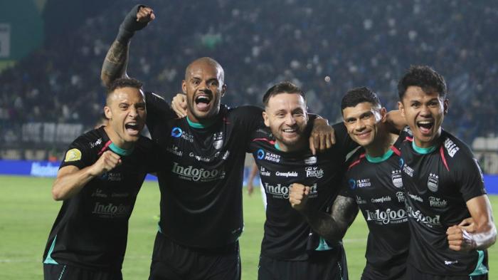 persib-bandung-setelah-mencetak-gol-ke-gawang-psbs-bia.jpg