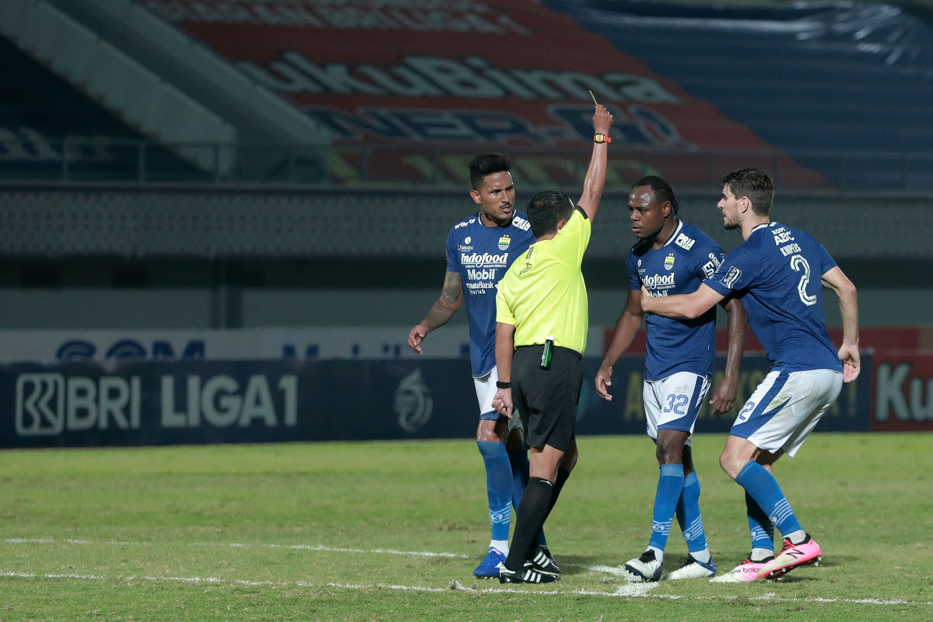 persib-bandung-vs-borneo-fc-berakhir-imbang-0-0_20210923_213023.jpg