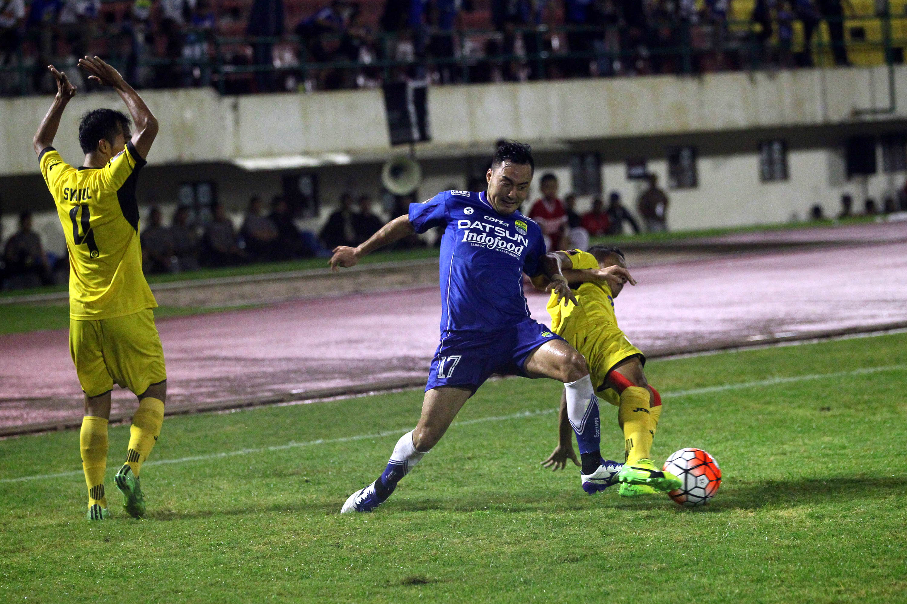 persib-kandaskan-mitra-kukar_20170225_212108.jpg