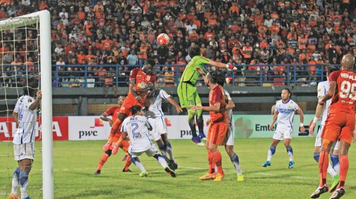 persib-vs-borneo-fc-vs-persib-made-wirawan-kunihiro-yamashita_20170303_102735.jpg