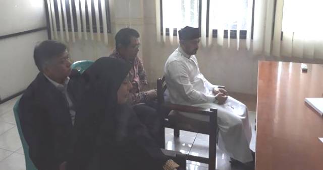 persidangan-perdana-cerai-putri-aisyah-dan-ustaz-al-habsyi_20170308_235120.jpg
