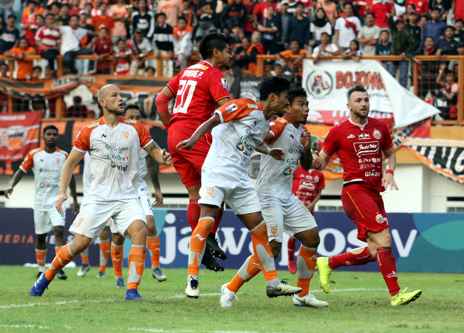 persija-kalahkan-borneo-fc-dalam-semifinal-leg1-piala-indonesia_20190630_202137.jpg