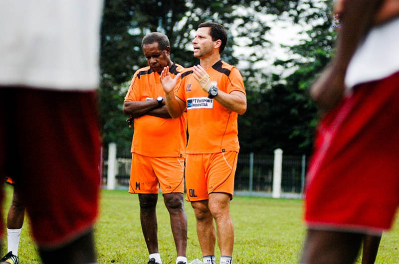 persipura-jayapura-latihan-di-lapangan-pssi_20150221_154733.jpg