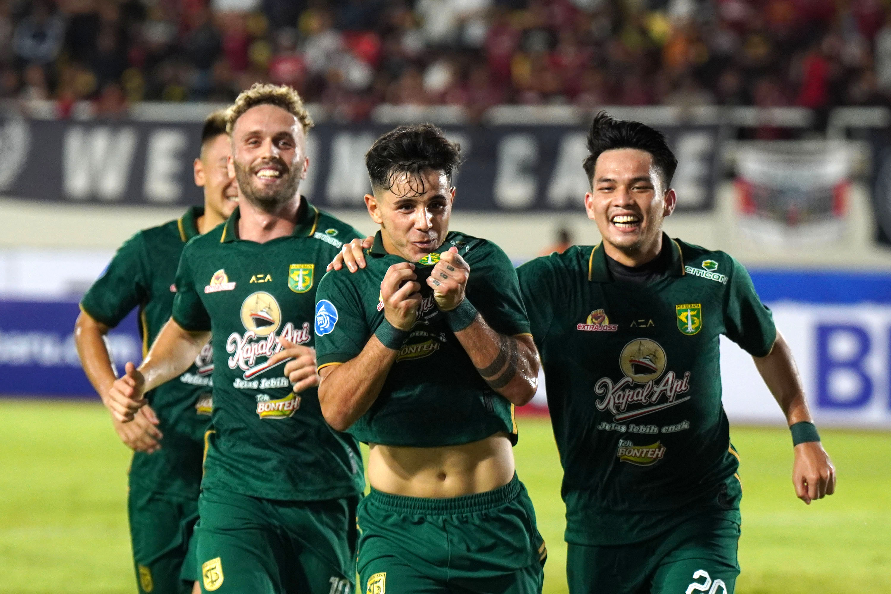 persis-solo-kalah-2-3-dari-persebaya-akibat-gol-bunuh-diri_20230702_015402.jpg