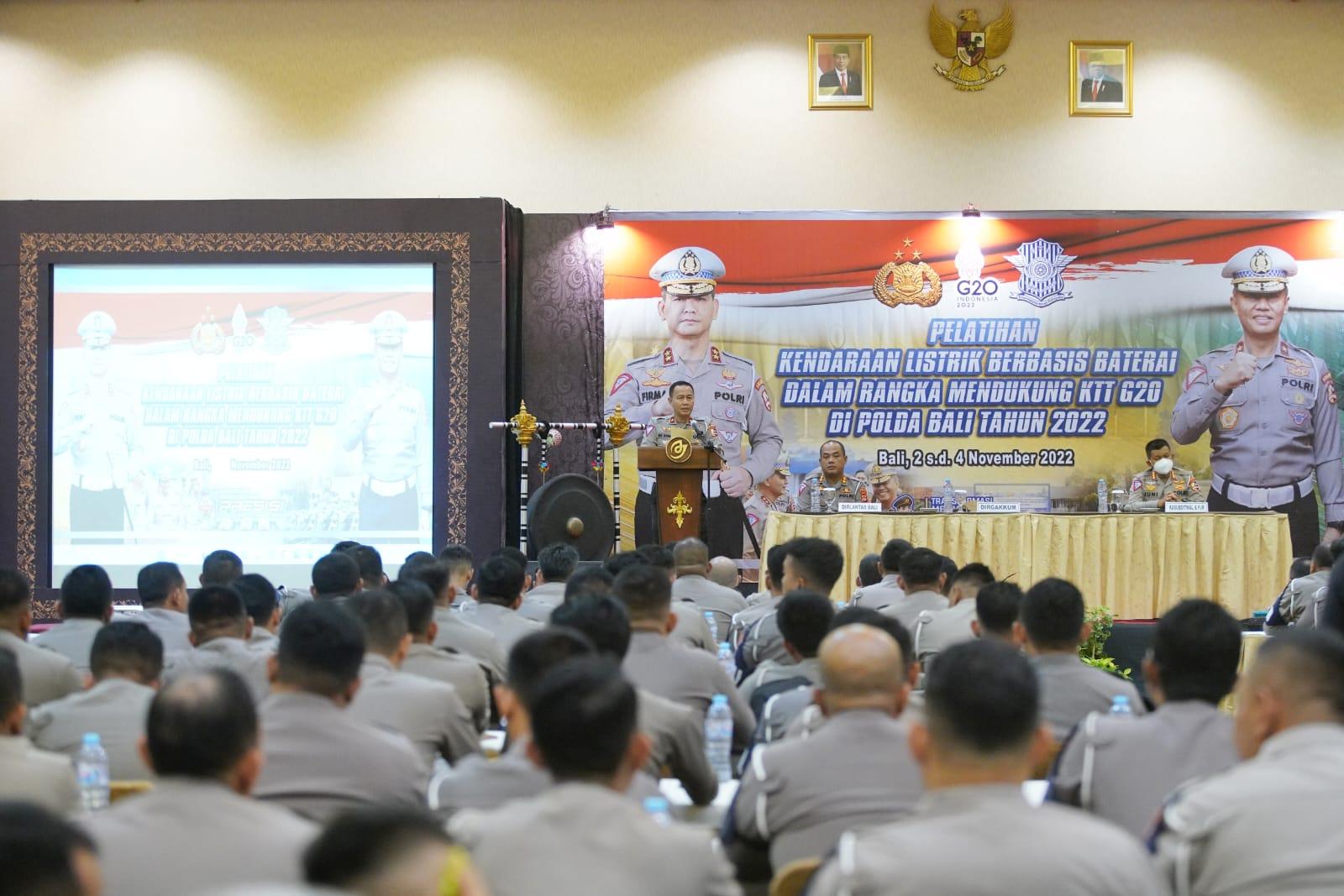 personel-polri-belajar-kendaraan-listrik.jpg
