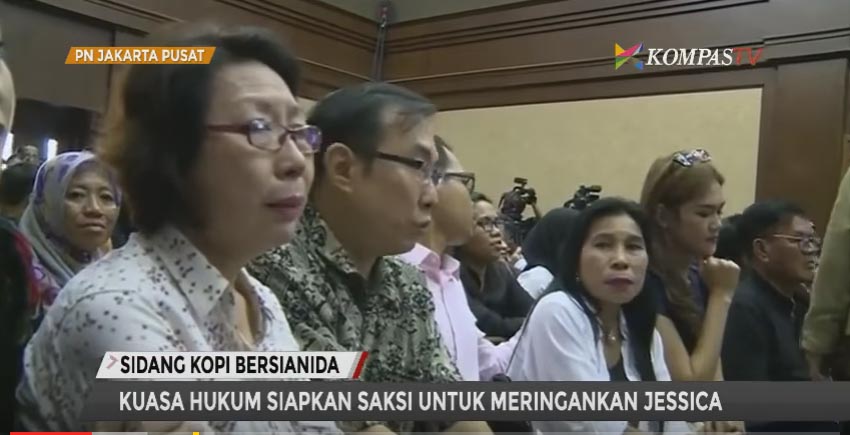 pertama-kalinya-ibu-jessica-hadiri-sidang_20160905_191136.jpg