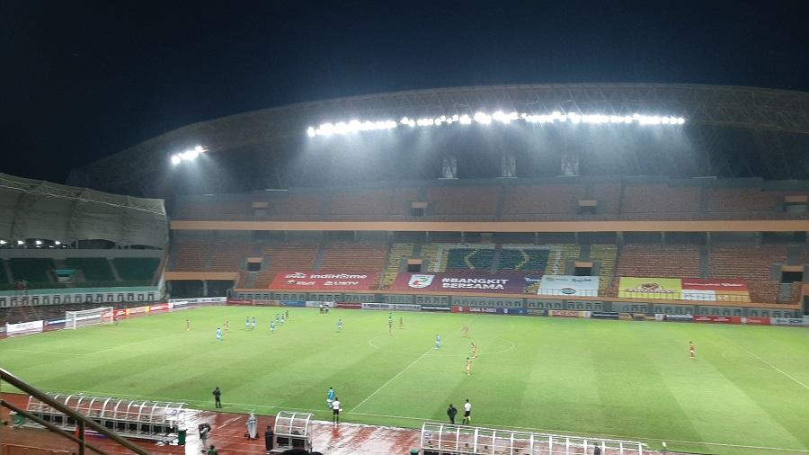pertandingan-sulut-united-vs-dewa-united-di-stadion-wibawa-mukti.jpg