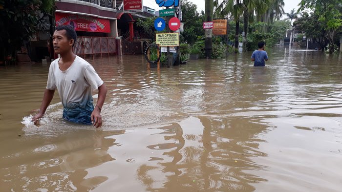perumahan-pondok-hijau-permai-php-bekasi-timur-kota-bekasi-dilanda-banjir_20170220_143254.jpg
