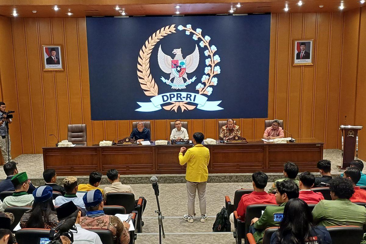 Akhirnya, Gibran Ditagih Janji 19 Juta Lapangan Kerja oleh Mahasiswa di DPR
