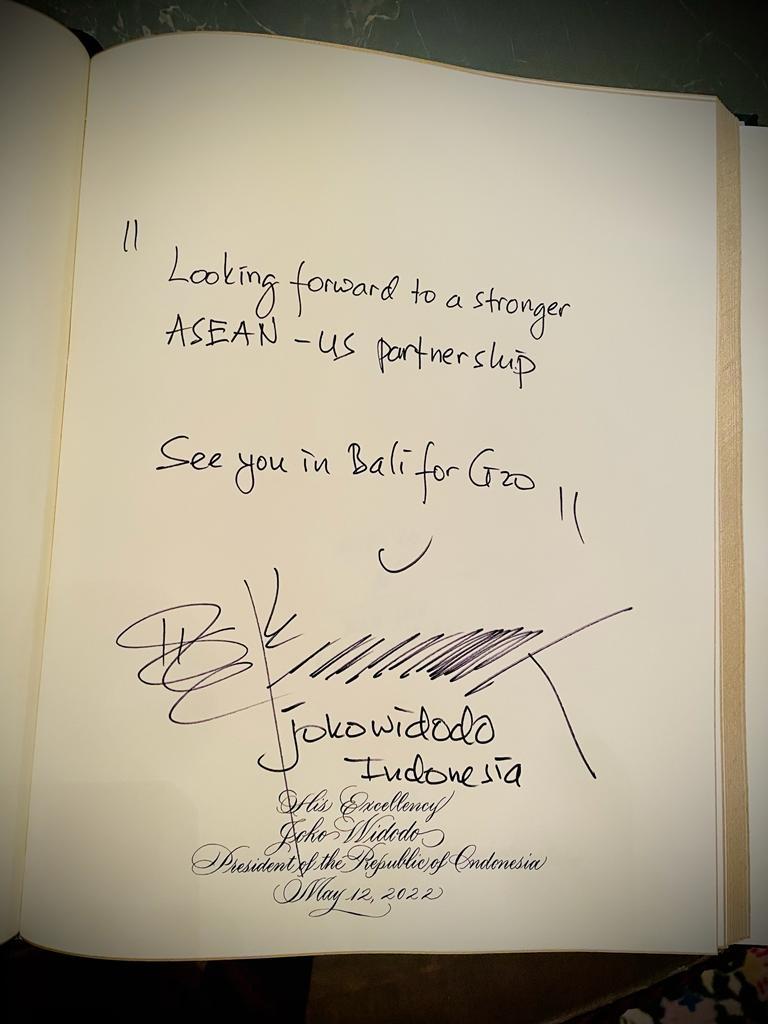 pesan-jokowi-untuk-biden-di-buku-tamu-gedung-putih.jpg