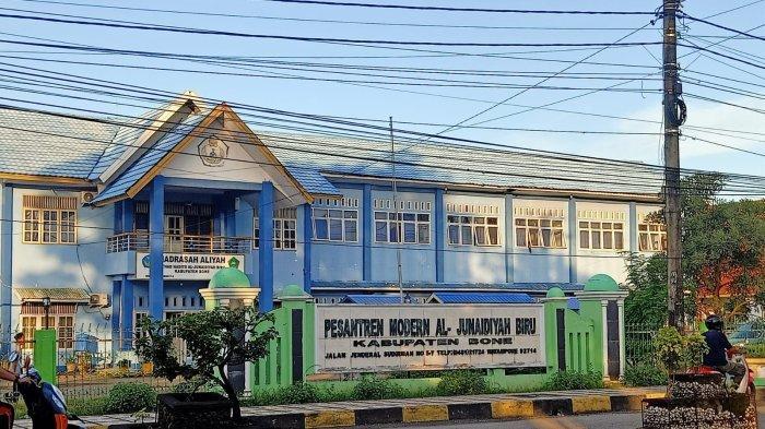 pesantren-modern-al-junadiyah-biru-watampone.jpg