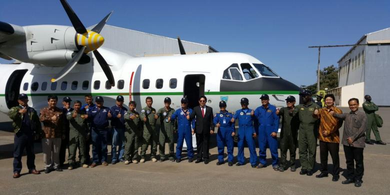 pesawat-cn-235-buatan-pt-di-tiba-di-dakar-senegal_20170109_031653.jpg